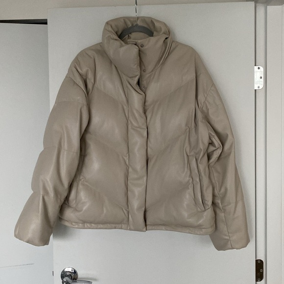 Wilfred The Cloud Puff, Matte Pearl, vegan leather, L - Picture 11 of 13